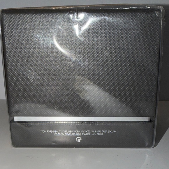 TOM FORD Oud Wood Candle F/S NEW IN SEALED BOX! - Picture 6 of 9